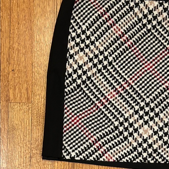 White House Black Market Black and White Plaid Women's Skirt Size 8 - Picture 4 of 10